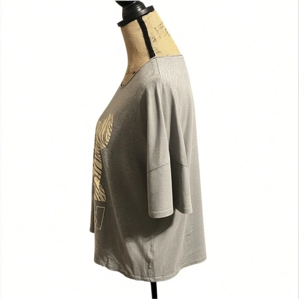 Disney Gray Cropped T-Shirt with Pooh Bear Design - Picture 6 of 8